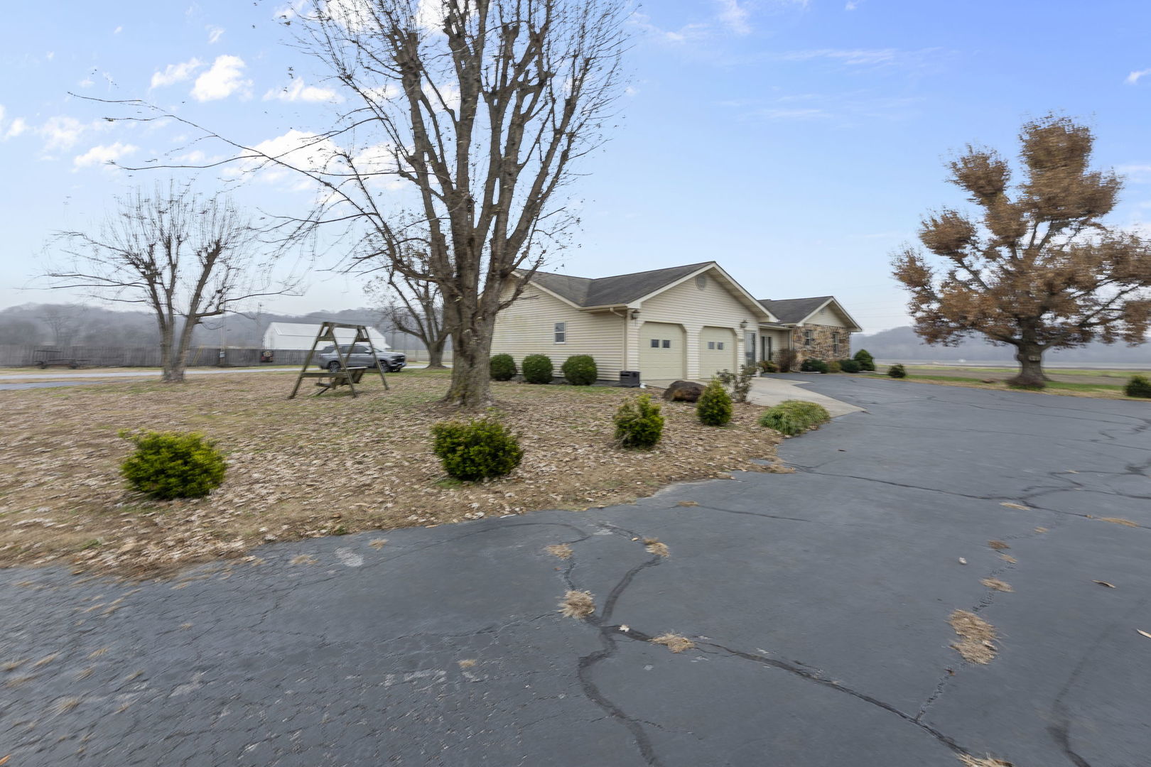 24250 Hanging Rock Road McClure, IL 62957 - Photo 2 of 29