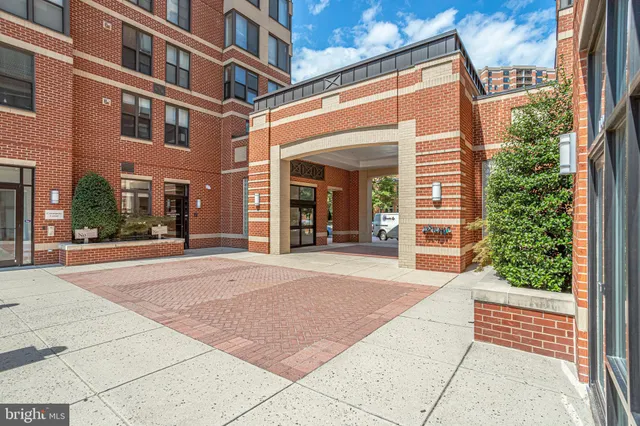 $2,500 | 2220 Fairfax Drive, Unit 601, Arlington, VA 22201