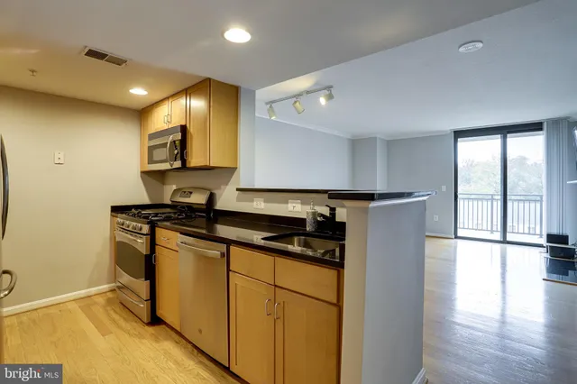 $2,500 | 2220 Fairfax Drive, Unit 601, Arlington, VA 22201