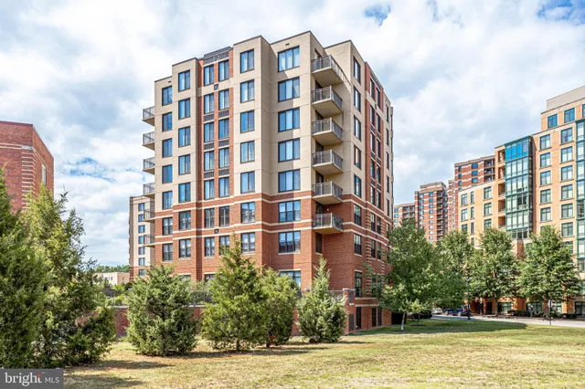 $2,500 | 2220 Fairfax Drive, Unit 601, Arlington, VA 22201