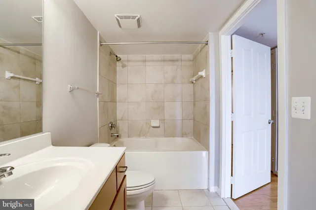 $2,500 | 2220 Fairfax Drive, Unit 601, Arlington, VA 22201