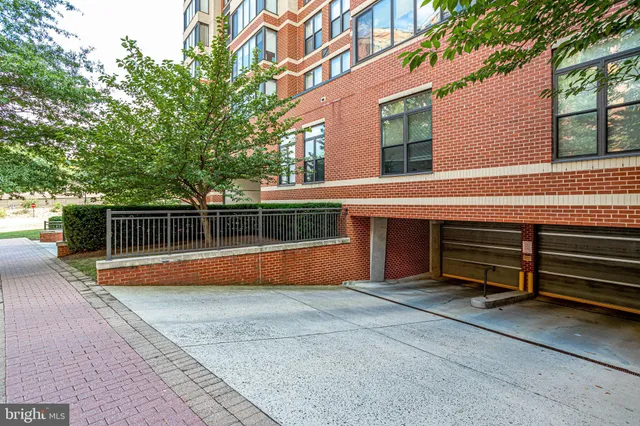 $2,500 | 2220 Fairfax Drive, Unit 601, Arlington, VA 22201