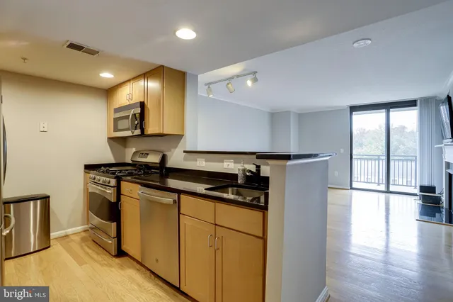 $2,500 | 2220 Fairfax Drive, Unit 601, Arlington, VA 22201