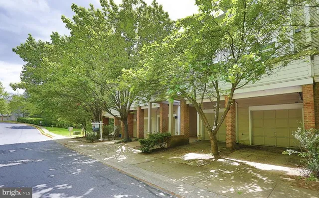 $394,900 | 10204 Crested Iris Drive, Montgomery Village, MD 20886