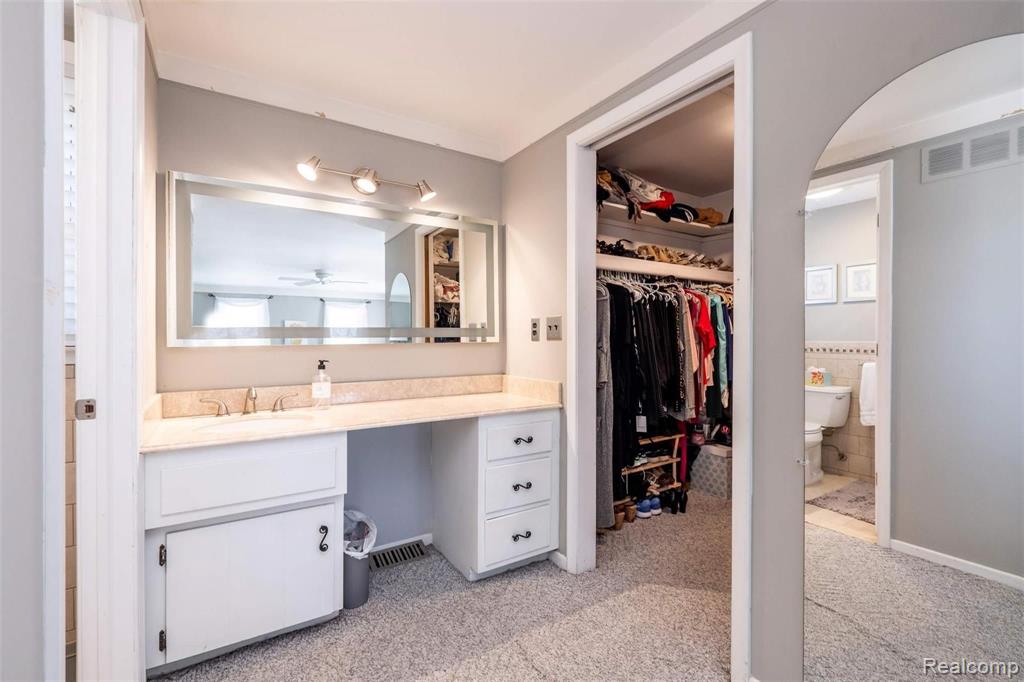 695 Lake Forest Road Rochester Hills, MI 48309 - Photo 29 of 47