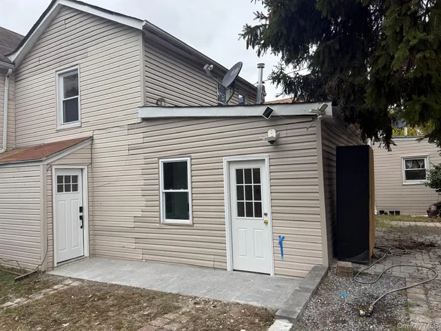 a view of a house with a yard and garage