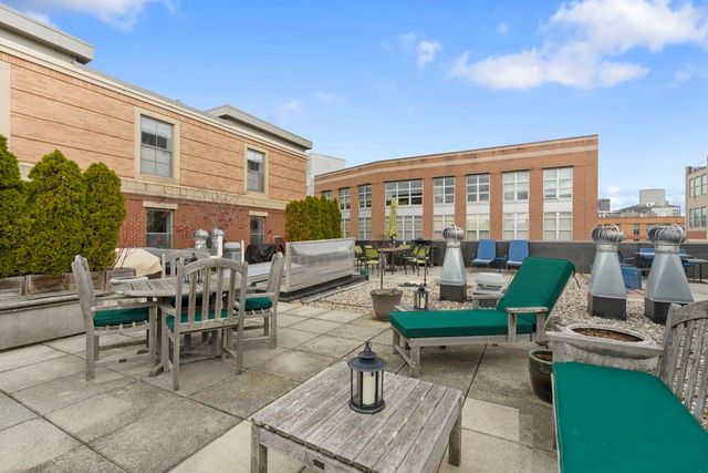 a building outdoor space view with a sitting space