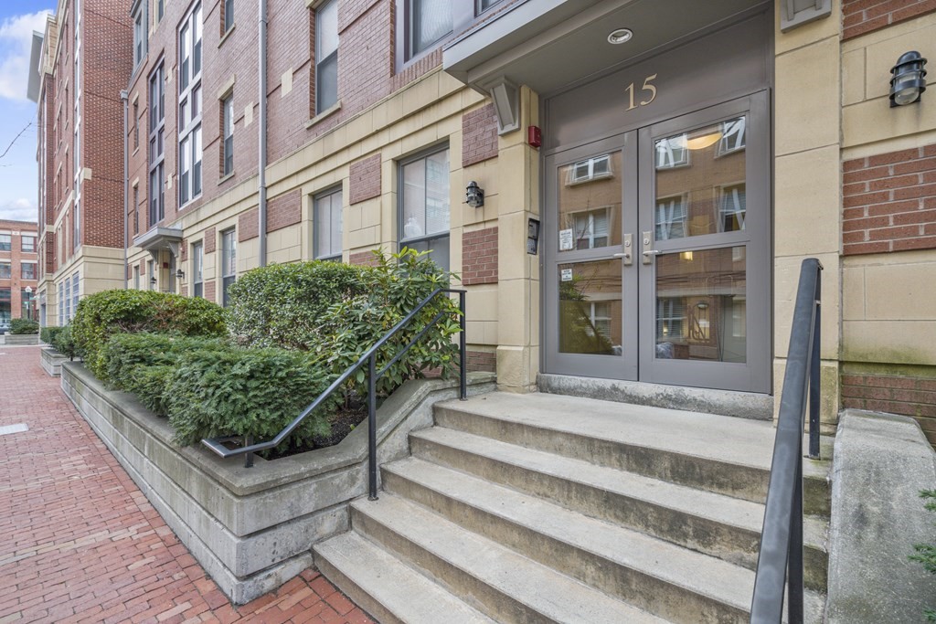 15 Savoy Street, Unit D309 Boston, MA 02118 - Photo 30 of 31 a view of a building with a outdoor space