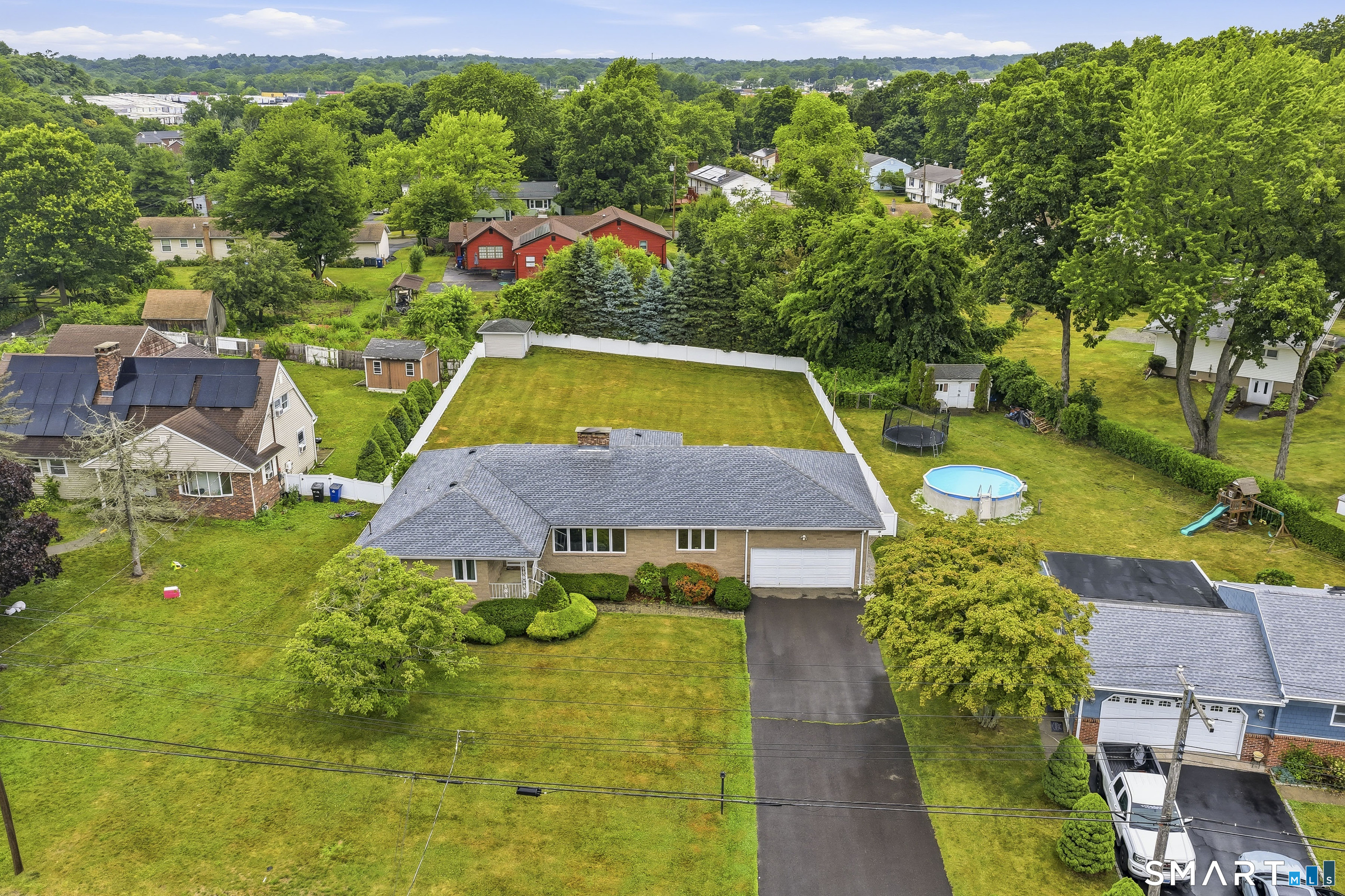883 Saw Mill Road West Haven, CT 06516 - Photo 3 of 38
