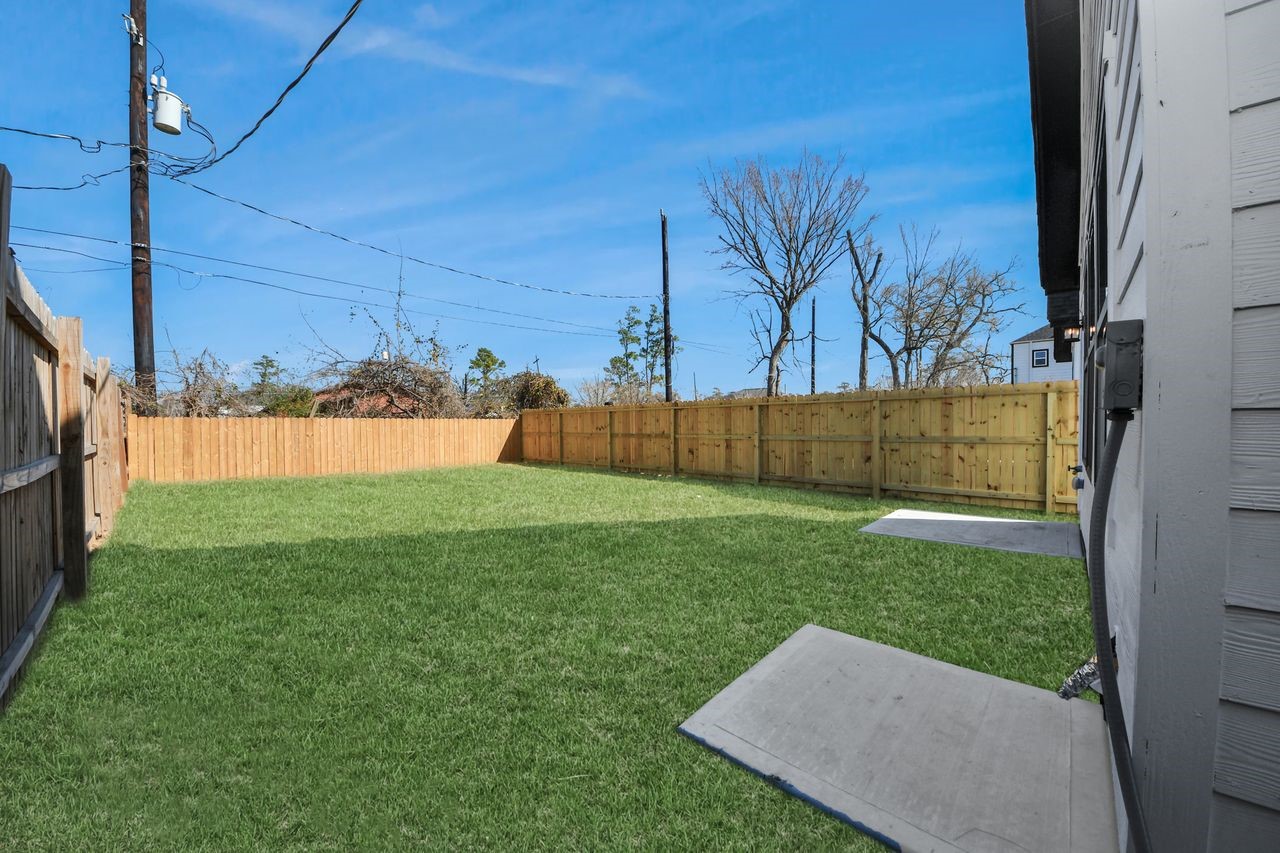 8653 Sunderland Road Houston, TX 77028 - Photo 13 of 14 a view of backyard with green space