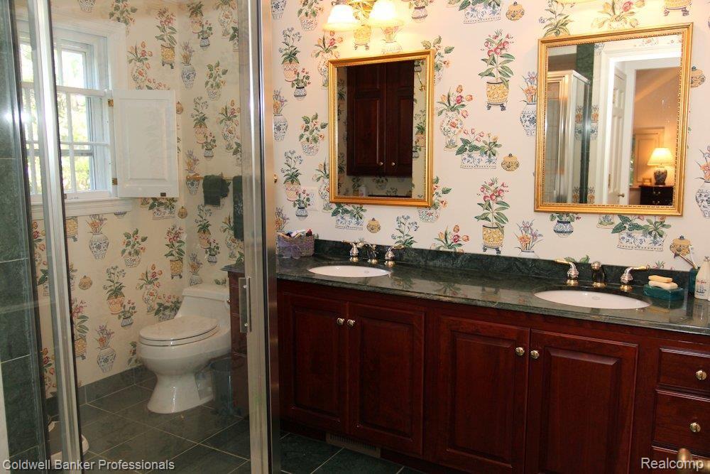 1124 Covington Road Bloomfield Hills, MI 48301 - Photo 17 of 25 MASTER BATHROOM
