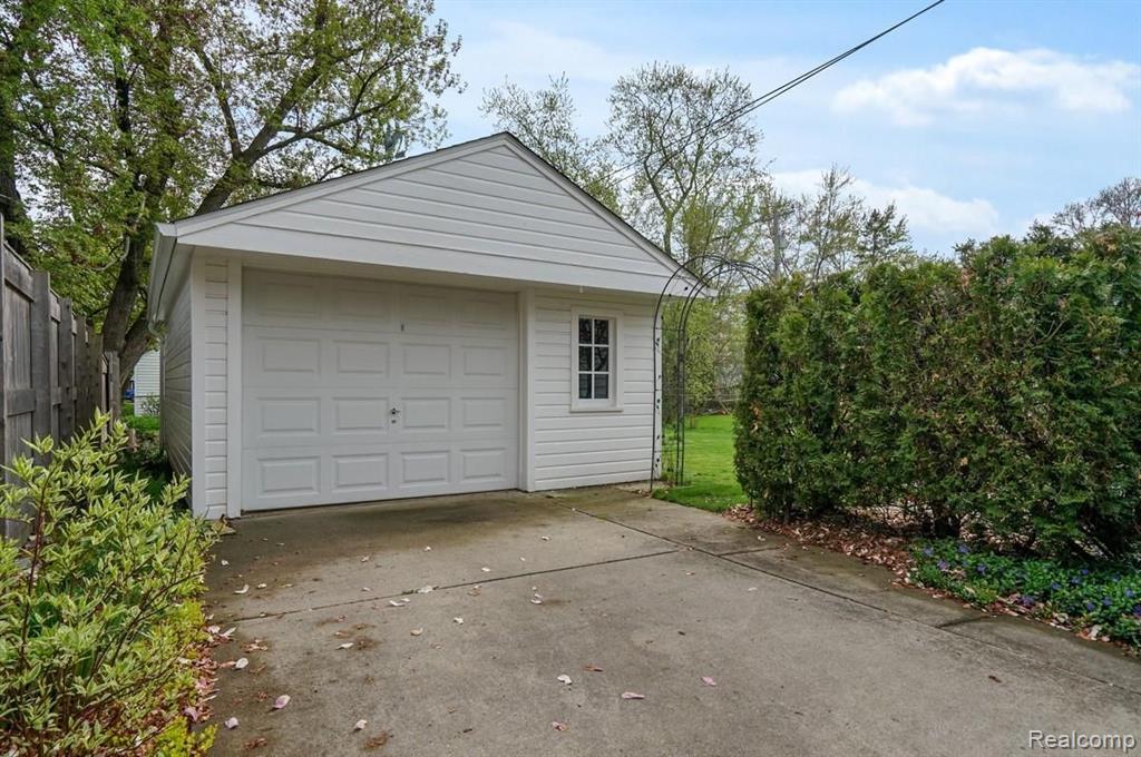 2264 Manchester Road Birmingham, MI 48009 - Photo 21 of 24