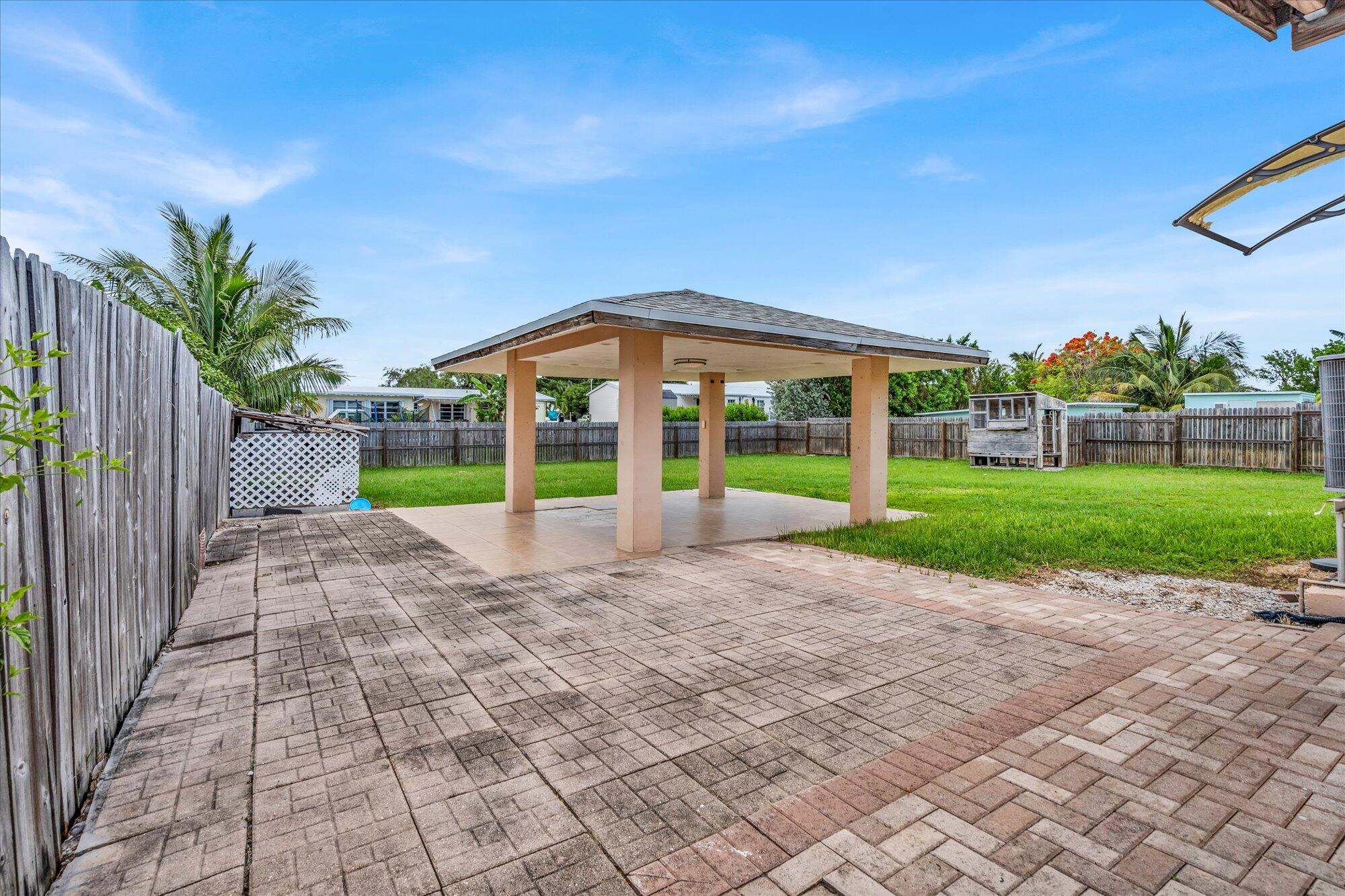 7984 Tuna Drive Marathon, FL 33050 - Photo 28 of 40 a view of a house with backyard and garden