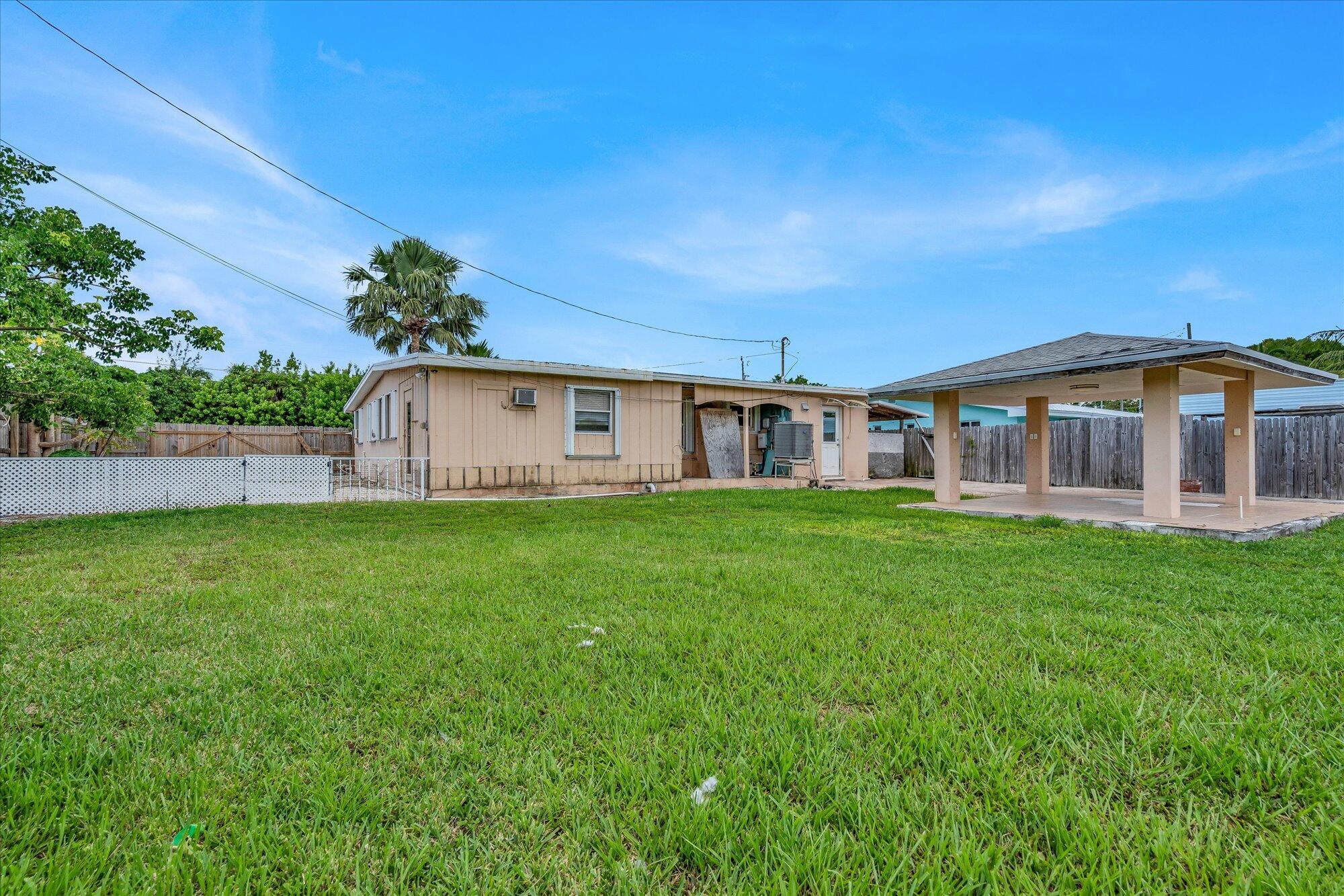 7984 Tuna Drive Marathon, FL 33050 - Photo 31 of 40 a front view of a house with a garden