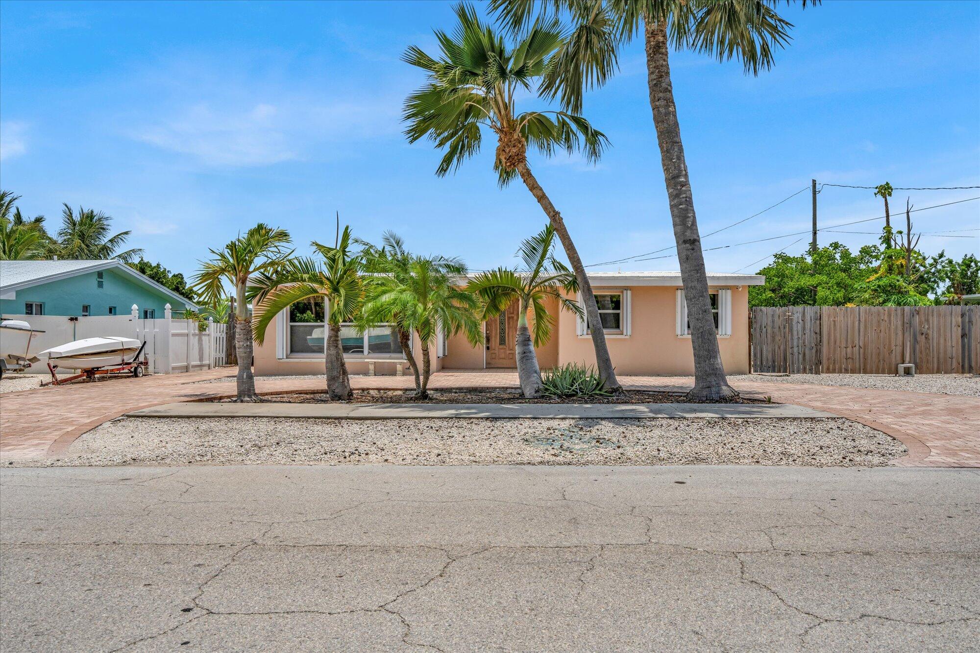 7984 Tuna Drive Marathon, FL 33050 - Photo 39 of 40 a view of a backyard