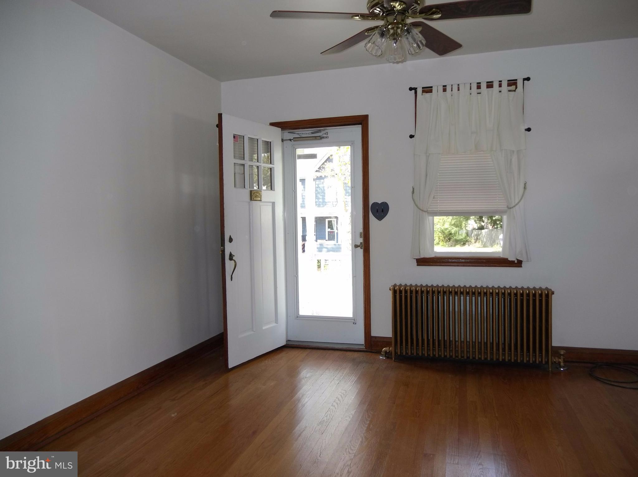 4603 Ridgeway Avenue Baltimore, MD 21206 - Photo 3 of 24 Living Room