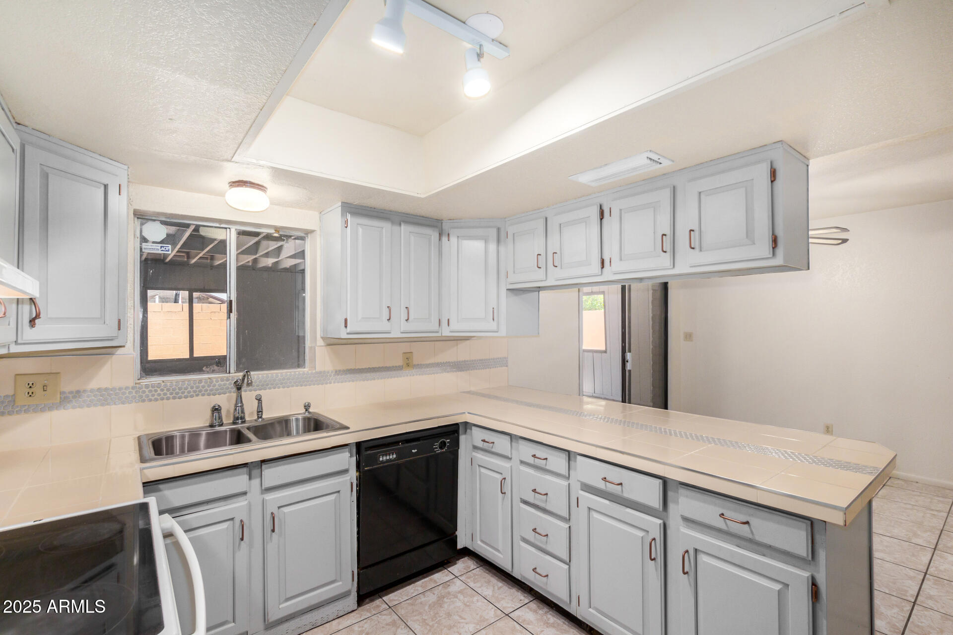 6430 West Thomas Road Phoenix, AZ 85033 - Photo 10 of 27 13 - Thomas