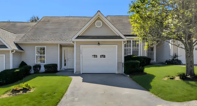 $465,000 | 123 Louis Hill Road, Unit 123, Newtown, CT 06482