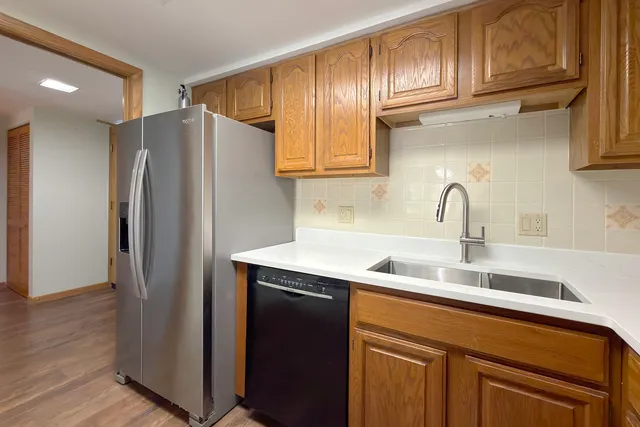 $279,900 | 1365 Ashland Avenue, Unit 302, Des Plaines, IL 60016