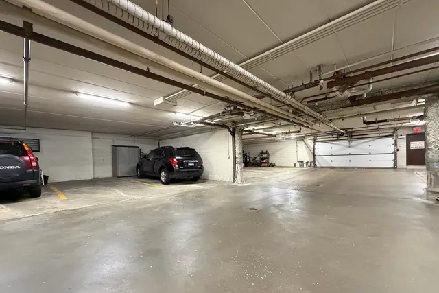 $279,900 | 1365 Ashland Avenue, Unit 302, Des Plaines, IL 60016