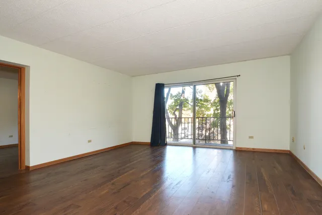 $279,900 | 1365 Ashland Avenue, Unit 302, Des Plaines, IL 60016