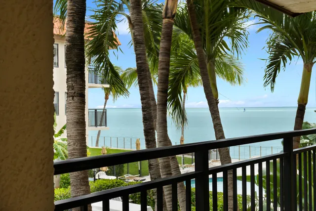 $749,500 | 1001 West Ocean Drive, Unit 2201, Key Colony Beach, FL 33051