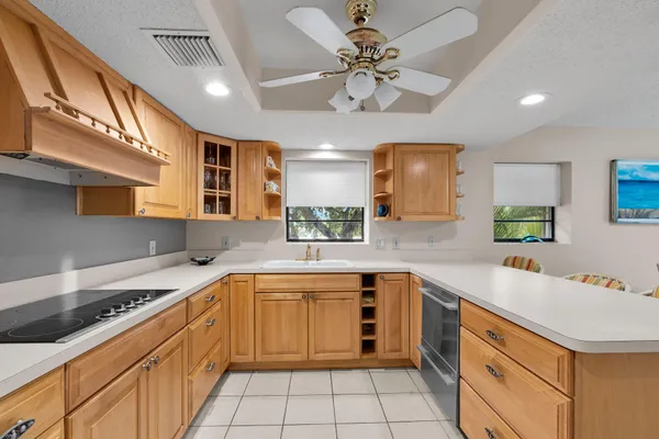$749,500 | 1001 West Ocean Drive, Unit 2201, Key Colony Beach, FL 33051