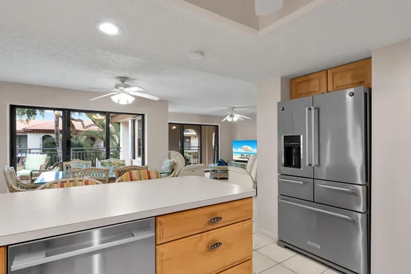 $749,500 | 1001 West Ocean Drive, Unit 2201, Key Colony Beach, FL 33051