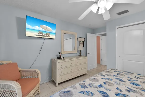$749,500 | 1001 West Ocean Drive, Unit 2201, Key Colony Beach, FL 33051