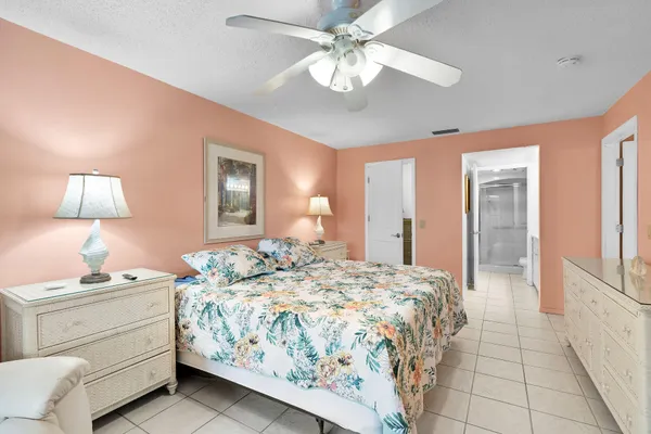 $749,500 | 1001 West Ocean Drive, Unit 2201, Key Colony Beach, FL 33051