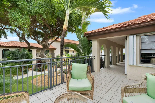 $749,500 | 1001 West Ocean Drive, Unit 2201, Key Colony Beach, FL 33051