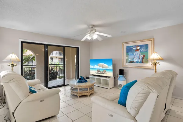 $749,500 | 1001 West Ocean Drive, Unit 2201, Key Colony Beach, FL 33051