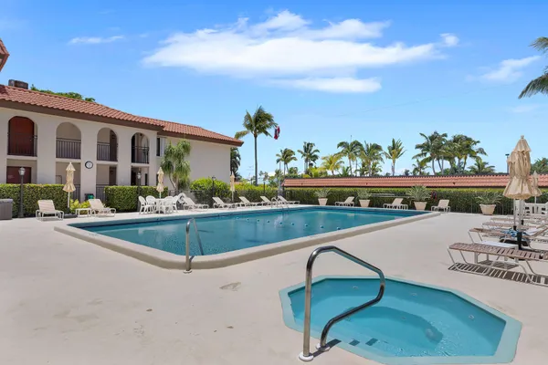 $749,500 | 1001 West Ocean Drive, Unit 2201, Key Colony Beach, FL 33051