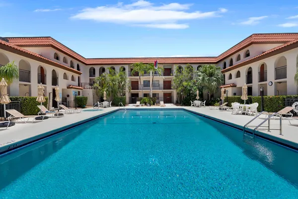 $749,500 | 1001 West Ocean Drive, Unit 2201, Key Colony Beach, FL 33051