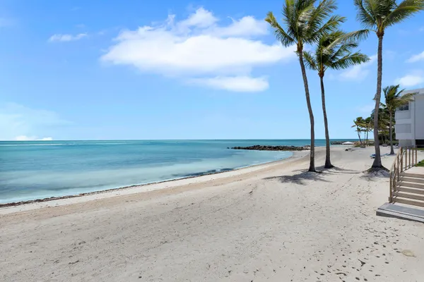 $749,500 | 1001 West Ocean Drive, Unit 2201, Key Colony Beach, FL 33051