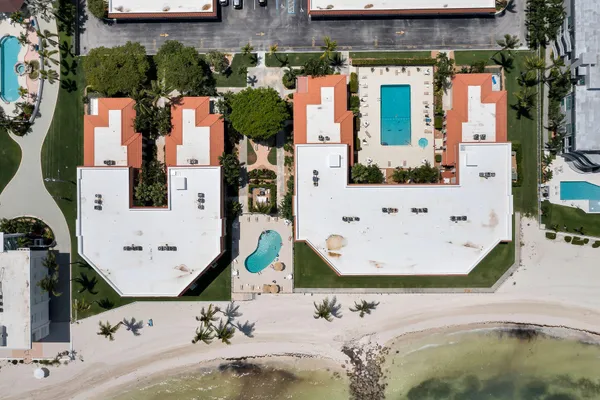 $749,500 | 1001 West Ocean Drive, Unit 2201, Key Colony Beach, FL 33051