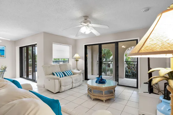 $749,500 | 1001 West Ocean Drive, Unit 2201, Key Colony Beach, FL 33051