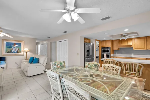 $749,500 | 1001 West Ocean Drive, Unit 2201, Key Colony Beach, FL 33051