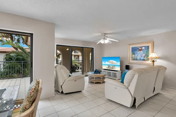 $749,500 | 1001 West Ocean Drive, Unit 2201, Key Colony Beach, FL 33051
