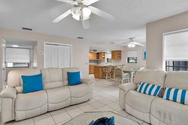 $749,500 | 1001 West Ocean Drive, Unit 2201, Key Colony Beach, FL 33051