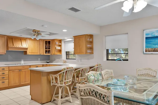 $749,500 | 1001 West Ocean Drive, Unit 2201, Key Colony Beach, FL 33051
