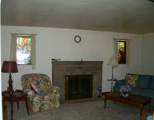 3095 Brodhead Road Aliquippa, PA 15001 - Photo 4 of 4 Living Room.