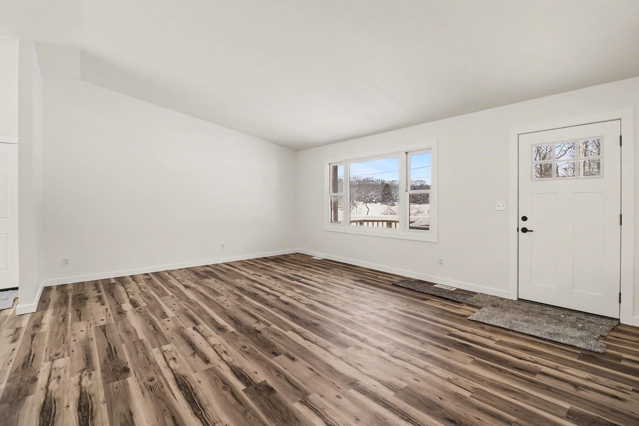7131 West No Name Road Ludington, MI 49431 - Photo 4 of 28 Living room