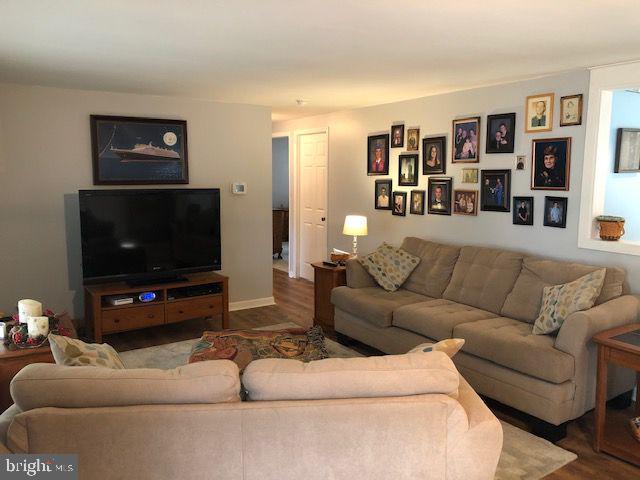 10 Estate Road Lumberton, NJ 08048 - Photo 2 of 29 Entrance into Living Room