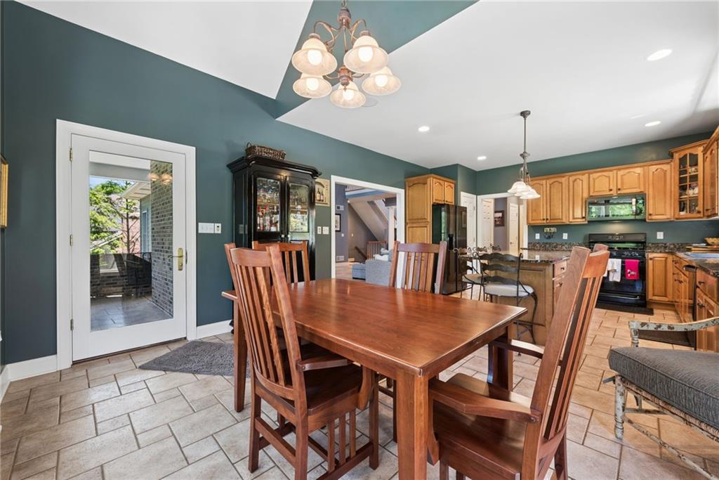 1010 Augusta Circle Irwin, PA 15642 - Photo 4 of 39