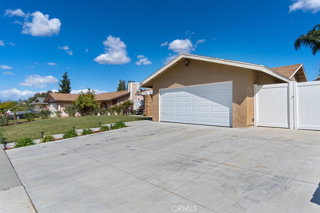 2951 Viewcrest Lane Riverside, CA 92503 - Photo 3 of 28