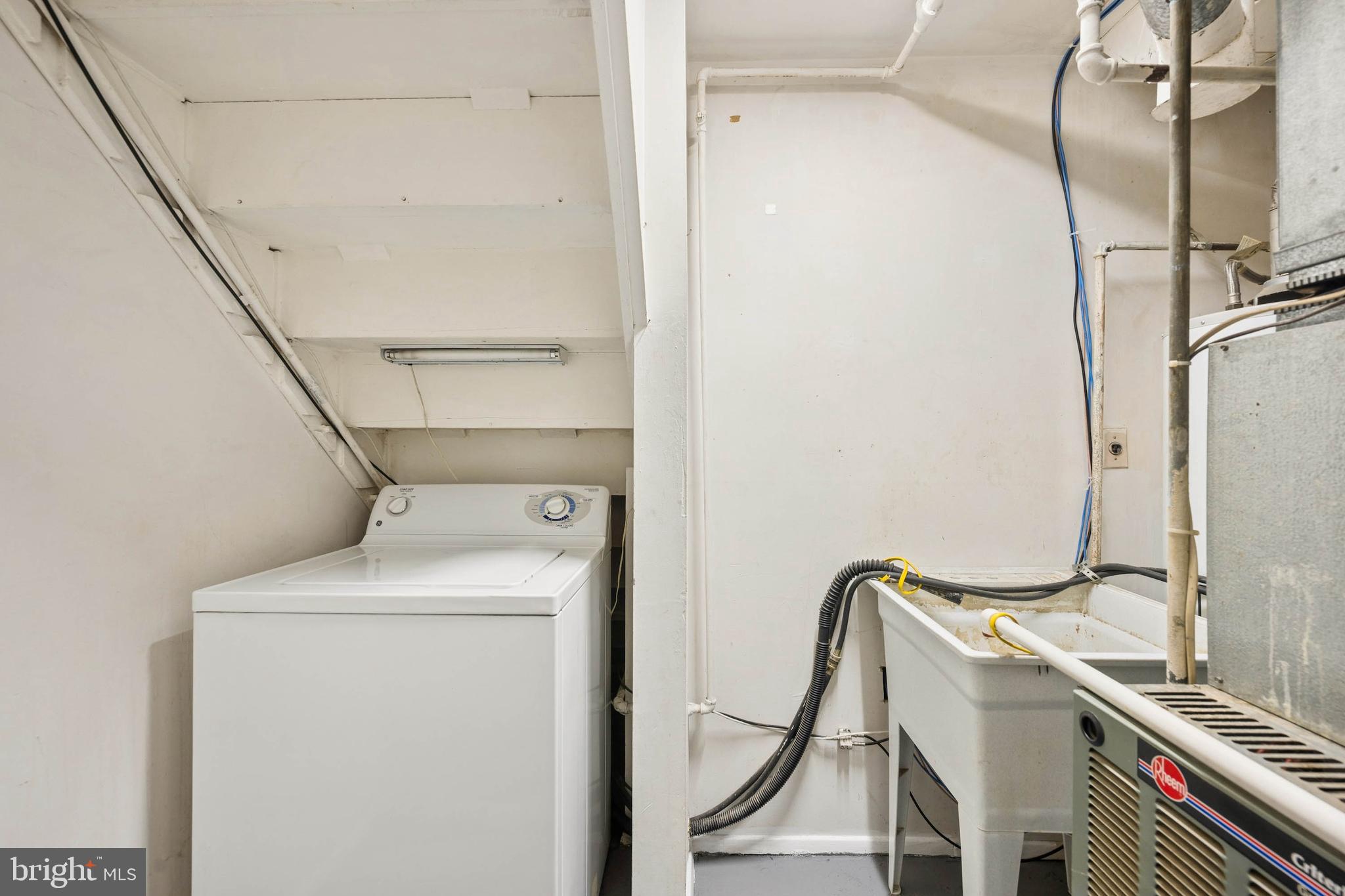 7227 Sindall Road Baltimore, MD 21234 - Photo 28 of 62 a utility room with dryer and washer