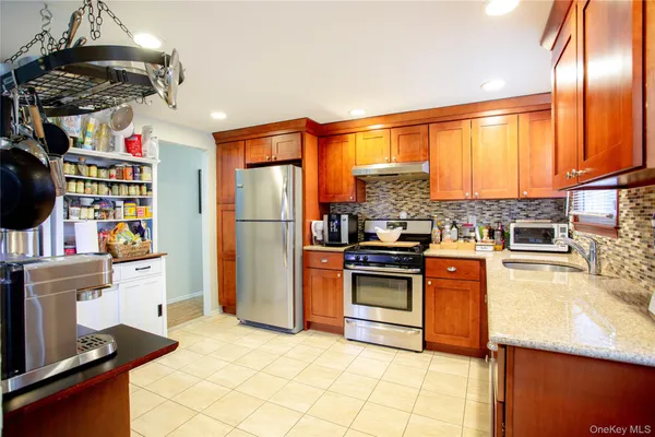 $4,000 | 552 East Walnut Street, Unit LOWR, Long Beach, NY 11561