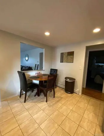 $4,000 | 552 East Walnut Street, Unit LOWR, Long Beach, NY 11561