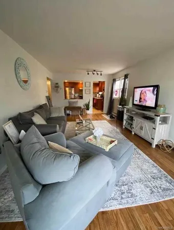 $4,000 | 552 East Walnut Street, Unit LOWR, Long Beach, NY 11561